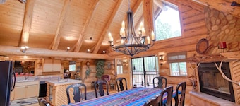 AWESOME LOGHOME: HOT TUB , free WIFI, CHECK IN/ OUT 1pm, lovely back in TORREON