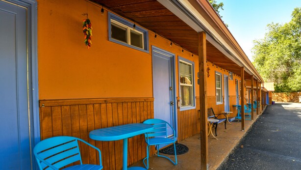 A motel with outdoor seating and a covered porch. - Kokopelli Lodge (Moab)