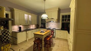 雪櫃、微波爐、焗爐、爐具