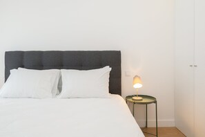 2 chambres, bureau, accès à Internet, literie fournie