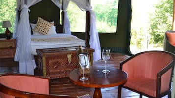 In-room safe, desk, iron/ironing board, bed sheets