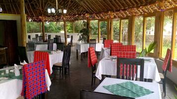 Free daily cooked-to-order breakfast