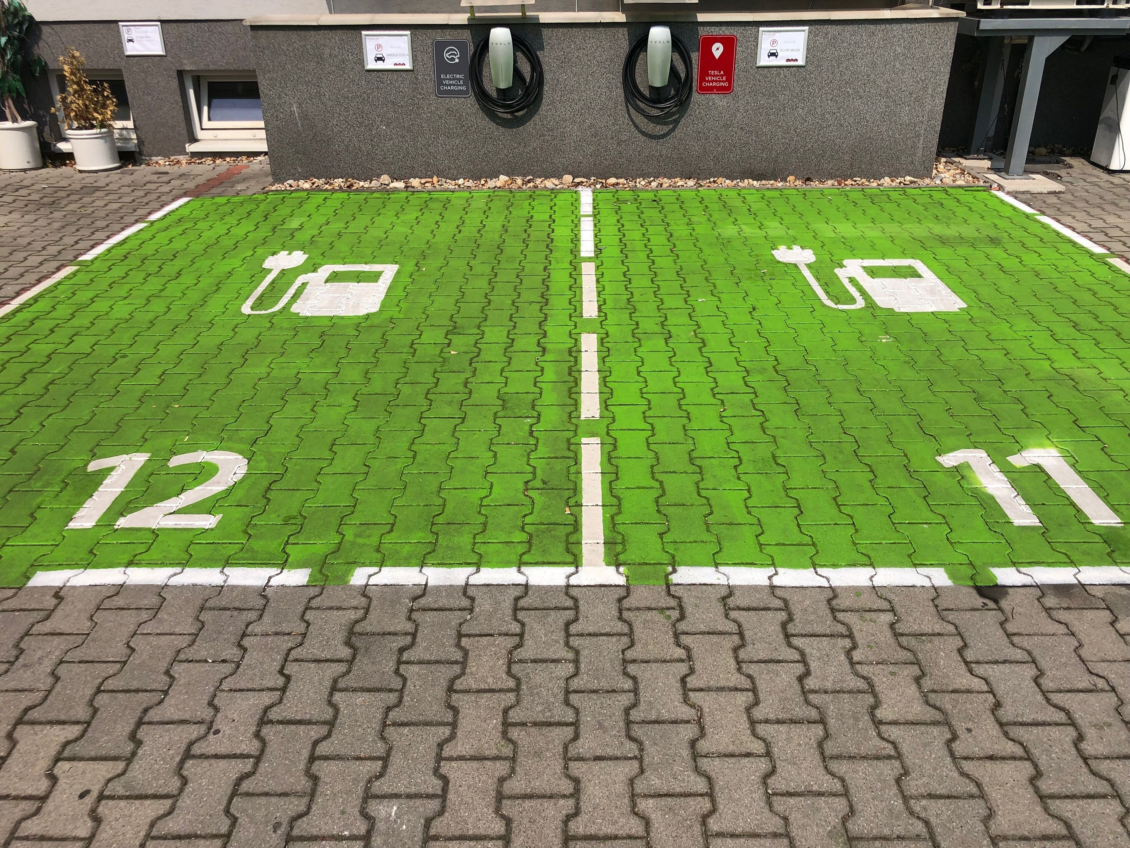 extended parking (surcharge), electric car charging point