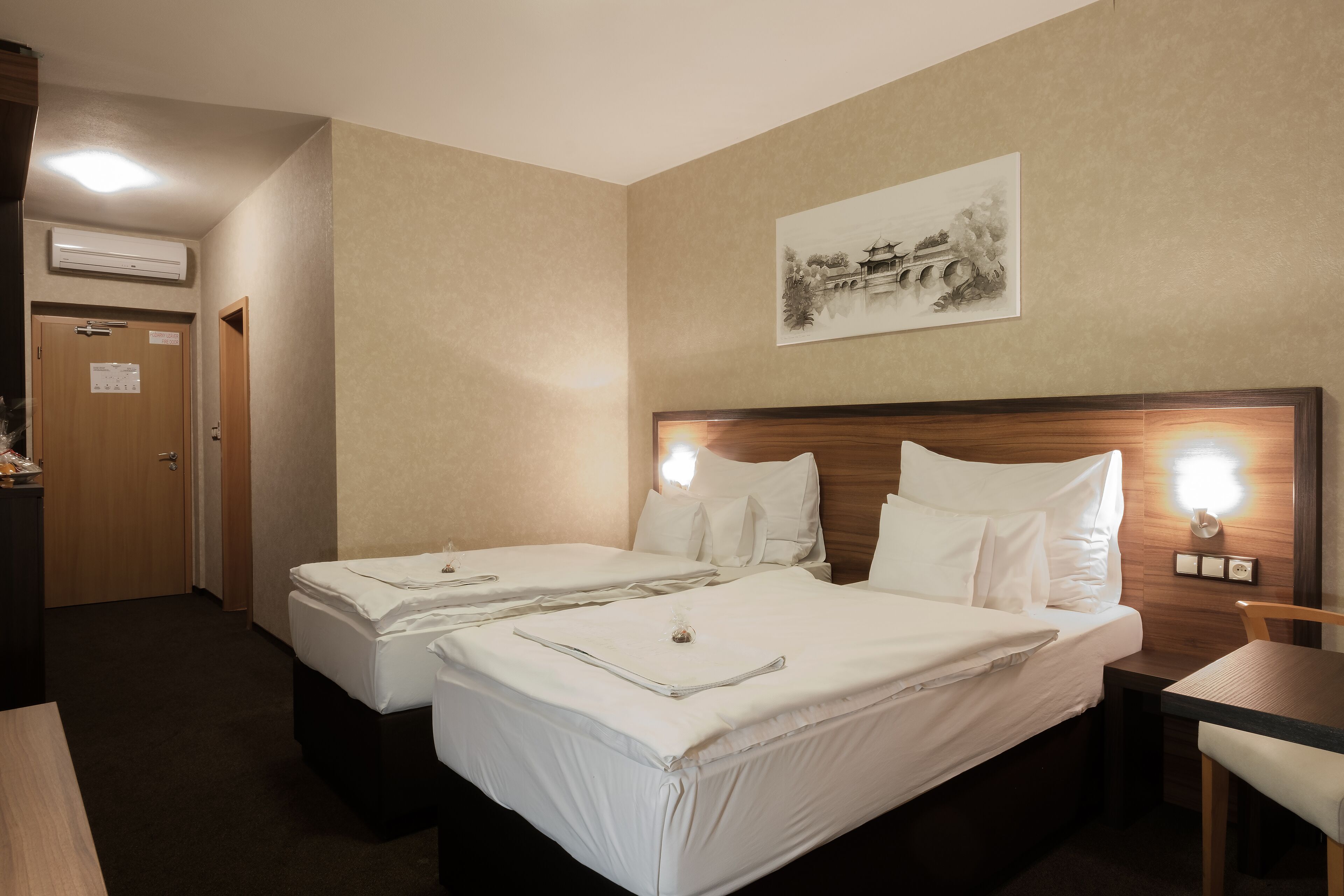 comfort double or twin room | 1 bedroom, minibar, in-room safe, desk
