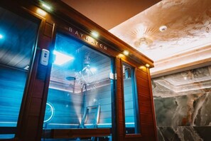 Sauna seca, banheira de hidromassagem, sauna a vapor