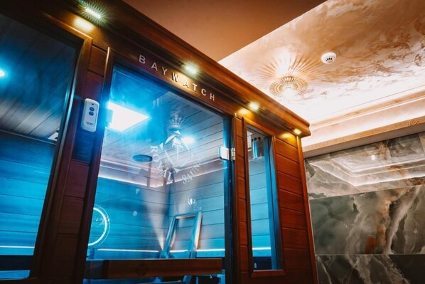 Sauna, hot tub, steam room