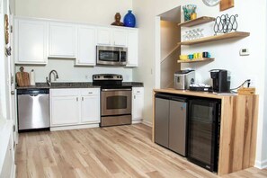 Fridge, microwave, oven, stovetop - True North - A Beach & Boat Lover's Dream (Carolina Beach)