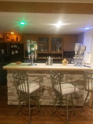 Bar (on property) - Perfect spacious vacation  home   (Miami)