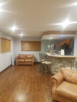 Bar (on property) - Perfect spacious vacation  home   (Miami)