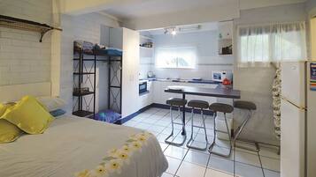 1 dormitorio y ropa de cama