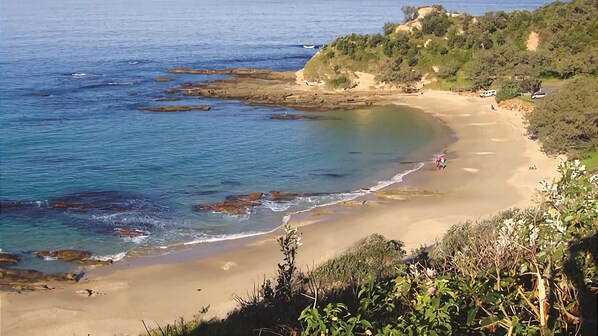 Beach - Welcome to your Home away from Home. Pacific Studio offers everything to make your stay comfortable (Nambucca Heads)