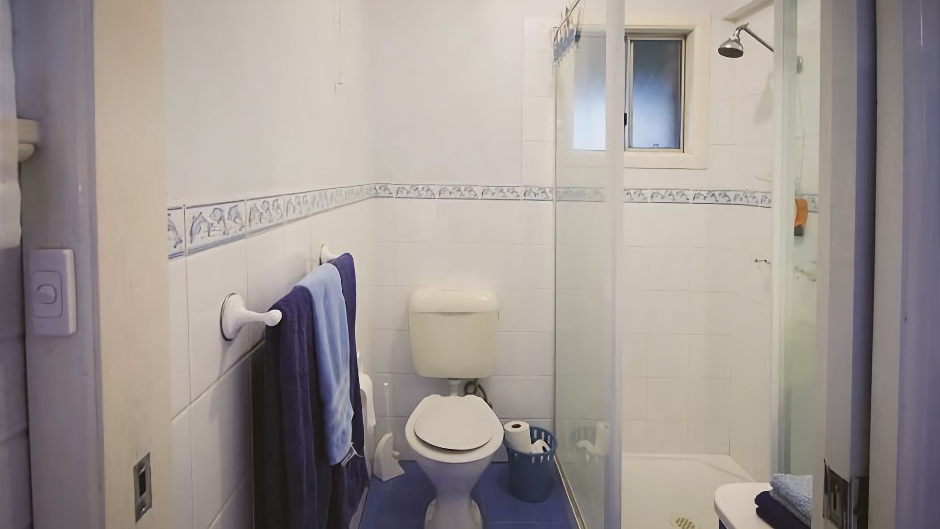 Douche, serviettes fournies