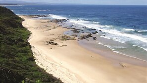 Beach - Welcome to your Home away from Home. Pacific Studio offers everything to make your stay comfortable (Nambucca Heads)