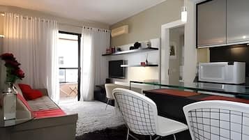 Apartamento | Zona de estar | Una televisión de pantalla plana
