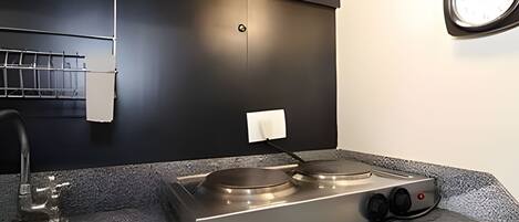 Basic Apartment | Private kitchen | Fridge, microwave, electric kettle, cookware/dishes/utensils