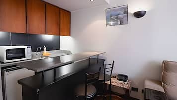 Basic Apartment | Private kitchen | Fridge, microwave, electric kettle, cookware/dishes/utensils