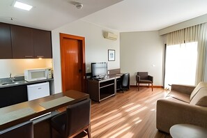 Apartment | Living area | Flat-screen TV - OZPED Flats Particulares Bonaparte (Brasília)