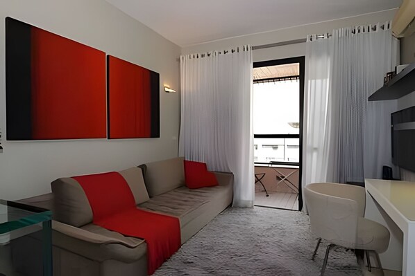 Basic Apartment | Living area | Flat-screen TV