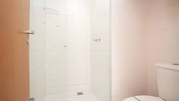 Apartment | Bathroom | Shower, free toiletries, hair dryer, towels