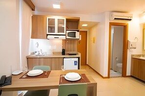 아파트 | 전용 주방 | 냉장고, 전자레인지, 커피/티 메이커, 조리 도구/접시/주방 기구