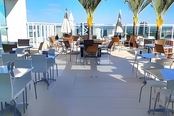 Apartment | Outdoor dining