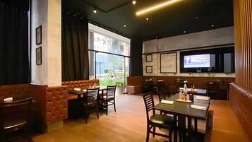 Apartment | Dining