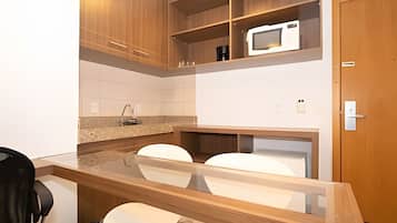Basic Apartment | Private kitchen | Microwave, stovetop, electric kettle, cookware/dishes/utensils