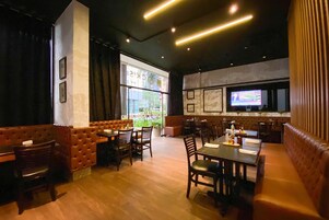 Double Room (534854) | Dining