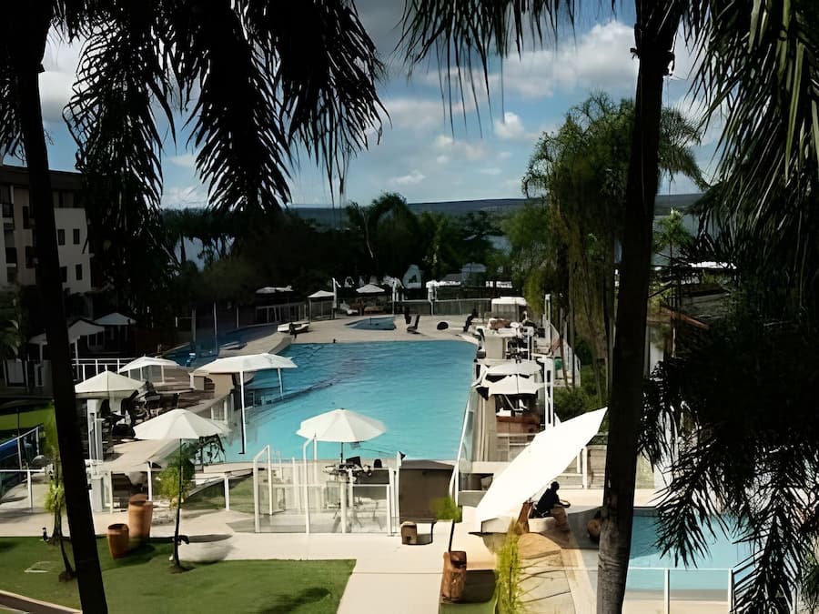Apartamento básico | Piscina | Piscina externa, espreguiçadeiras