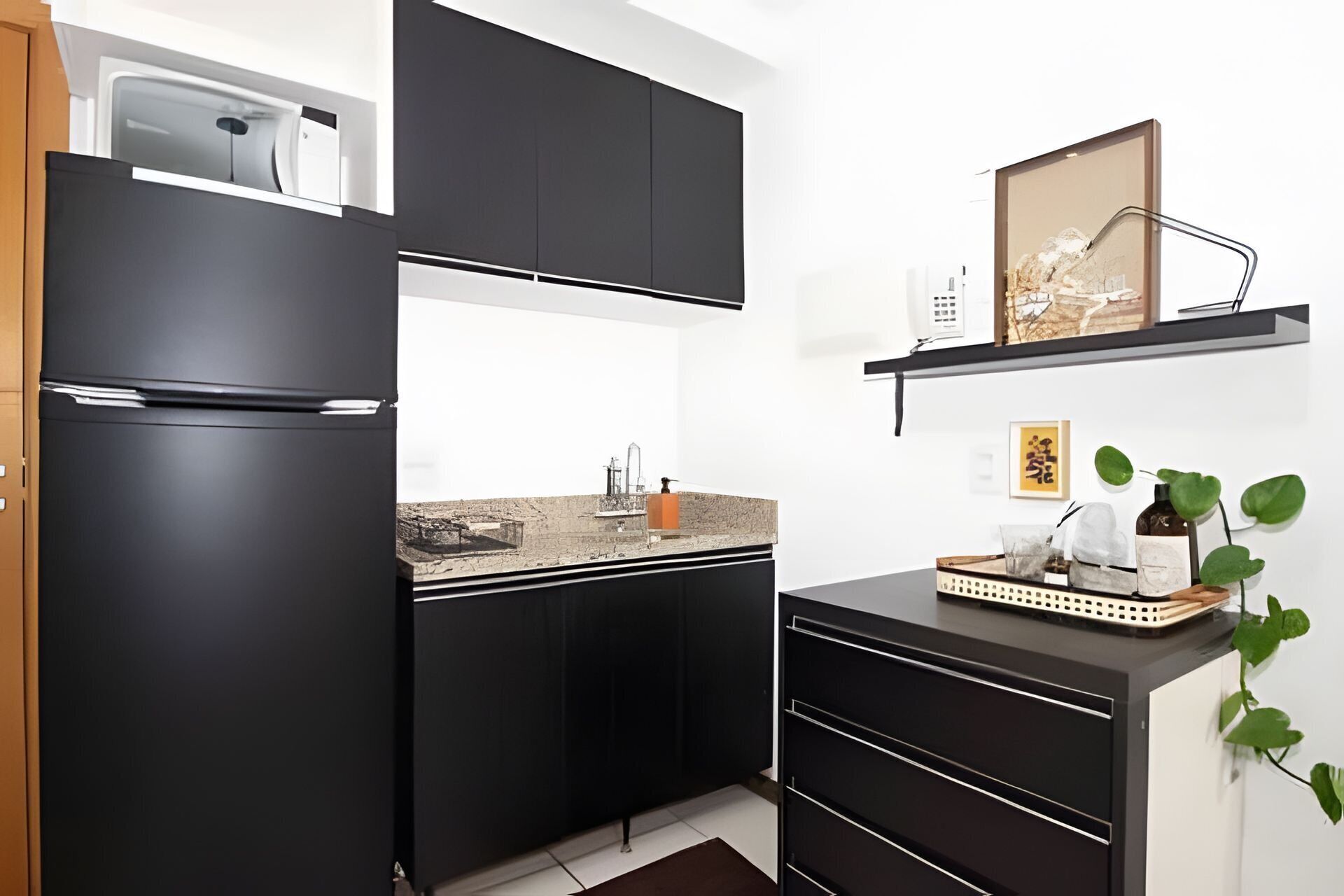 Apartemen | Dapur pribadi | Lemari es, microwave, ketel listrik, dan peralatan masak/sendok-piring