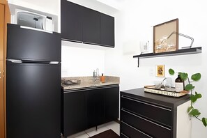 公寓 | 私人廚房 | 電冰箱、微波爐、電熱水壺、鍋具/餐盤/廚房用品