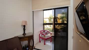 Apartment | Living area | Flat-screen TV
