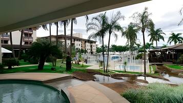 Apartamento | Piscina | Piscina externa, espreguiçadeiras