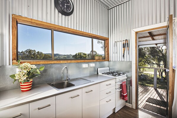 Fridge, microwave, oven, coffee/tea maker - Odd Frog Lodges - Bunkhouse (LUE)