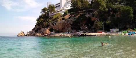 Beach nearby, sun loungers