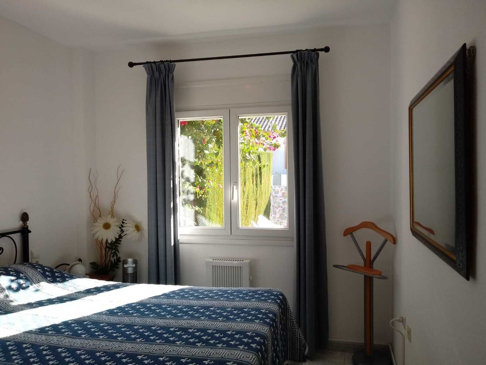 3 slaapkamers, een strijkplank/strijkijzer, beddengoed