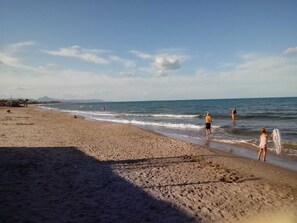 Plage à proximité, chaises longues