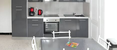 Refrigerador, microondas, horno y lavavajillas