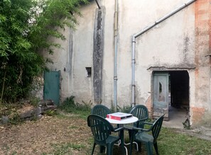 Outdoor dining - Homerez - Spacious apt in Bessèges (Bessèges)