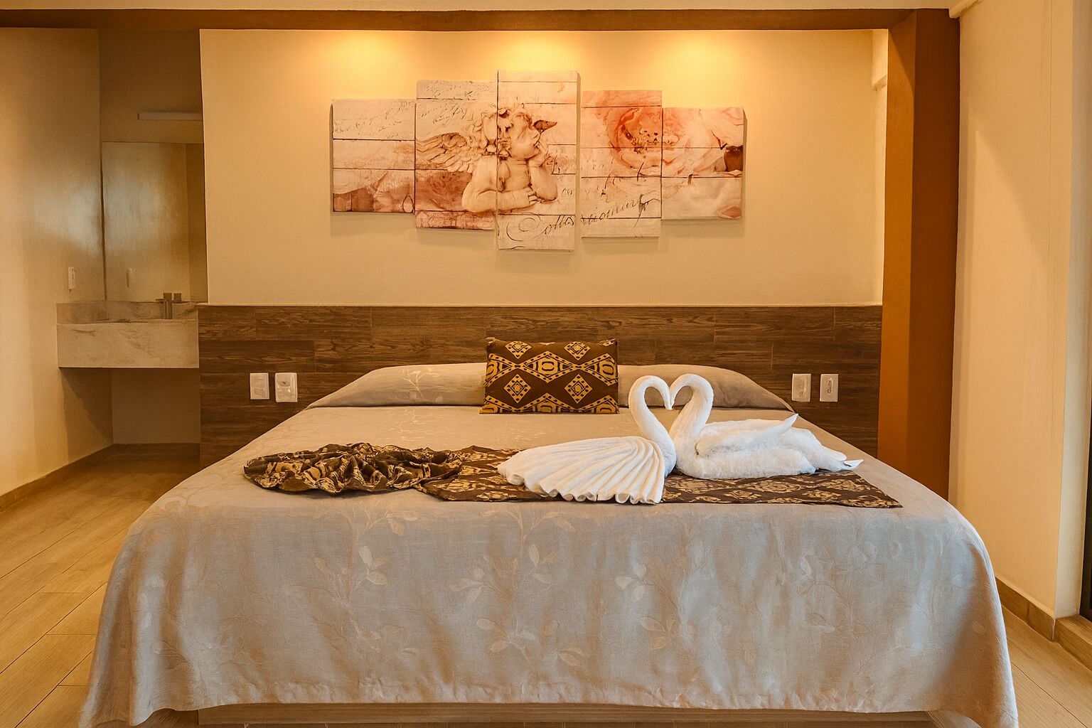 Junior Studio Suite, 1 King Bed | Individually decorated, individually furnished, laptop workspace