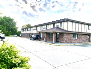 Front of property - Baxter Inn (Baxter Springs)