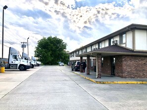 Front of property - Baxter Inn (Baxter Springs)