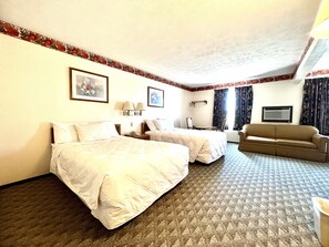 Standard Triple Room | Desk, laptop workspace, cots/infant beds, rollaway beds - Baxter Inn (Baxter Springs)