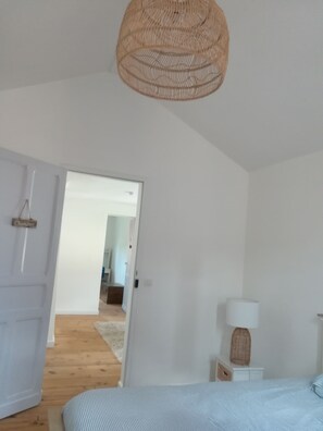 5 bedrooms, iron/ironing board, free WiFi, bed sheets