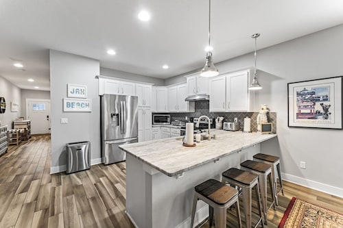 5 min crawl to beach! 4 br 2.5 ba large townhome. Shuffleboard! Mayo Clinic near