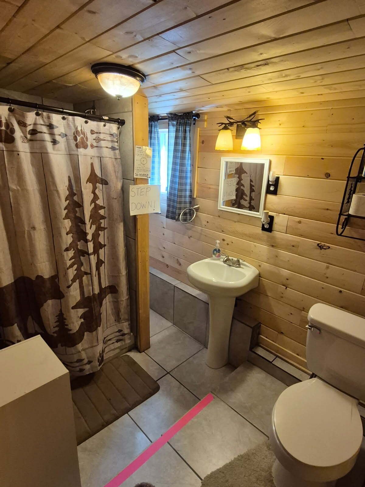 Towels, soap, shampoo, toilet paper