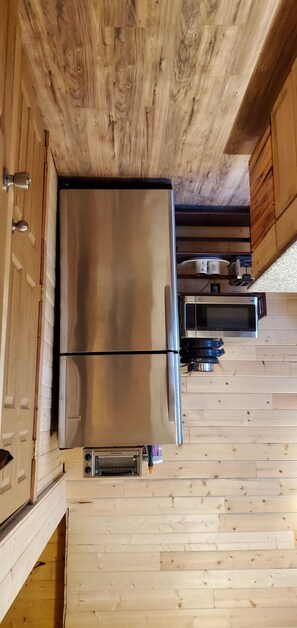 Fridge, microwave, coffee/tea maker, toaster
