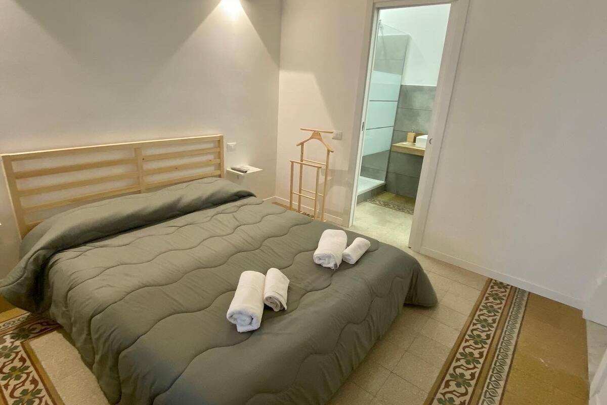 Hypo-allergenic bedding available, down comforters, minibar (free items)