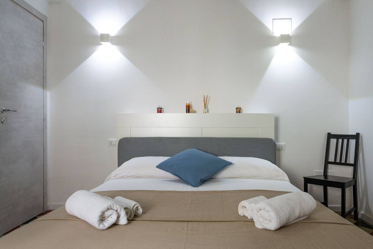 Deluxe Double Room | Hypo-allergenic bedding available, down comforters, minibar (free items)