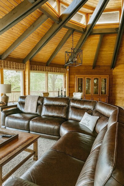 Unique Home Where The Buffalo Roam! Perfect for Families, Reunions. Hunters.